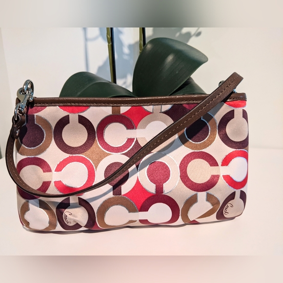 COACH RUCHED LARGE WRISTLET, NWT - Picture 1 of 10